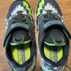 Youth boys 2.5 Skechers Mega Craft shoes